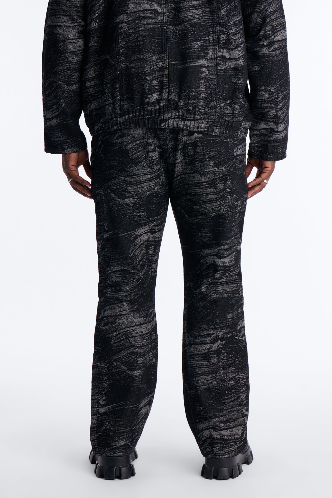 Straight Flare Jacquard Waves Jean - Black Wash