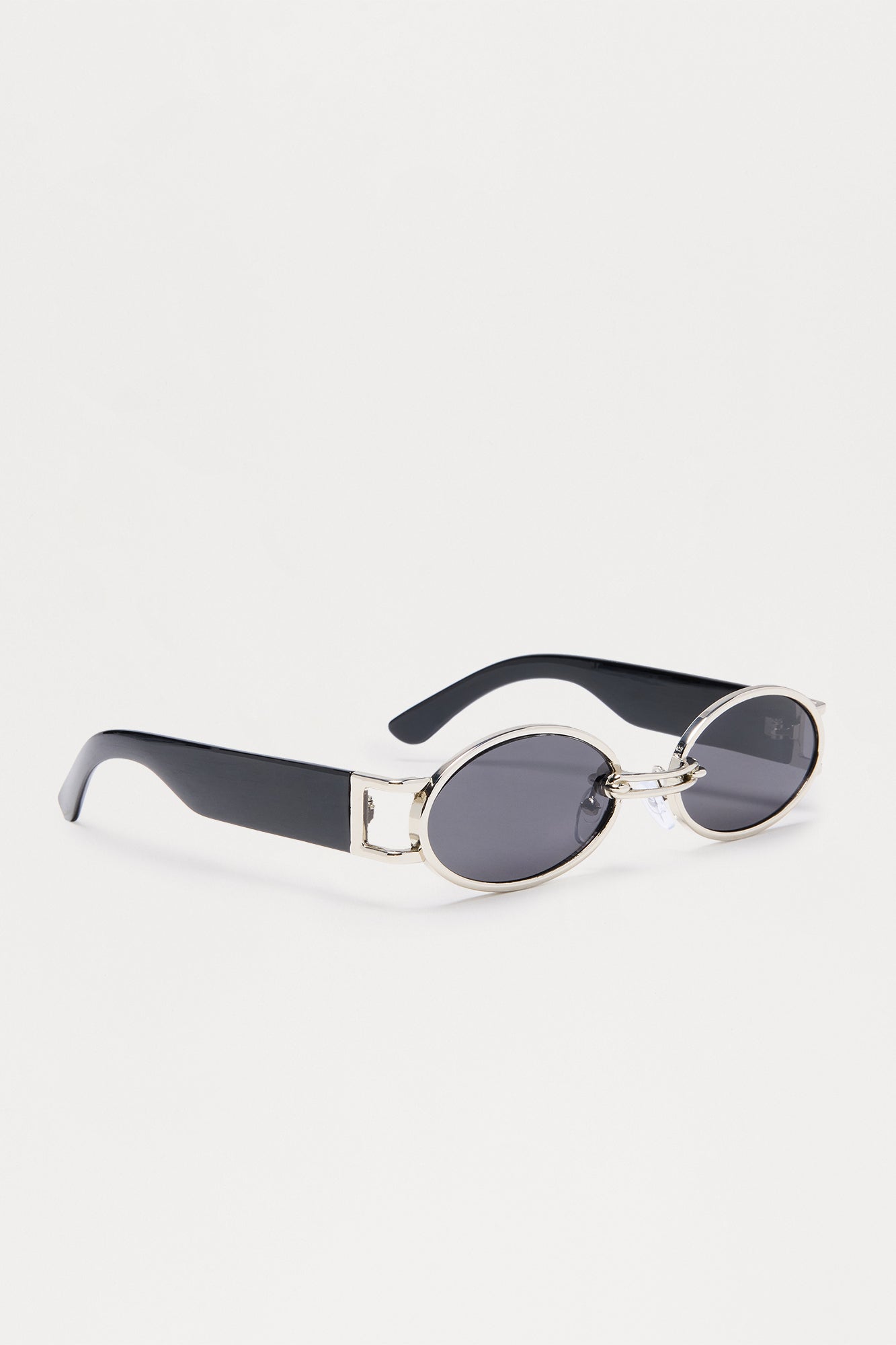 Sleek Oval Frame Colored Lens Sunglasses - Black