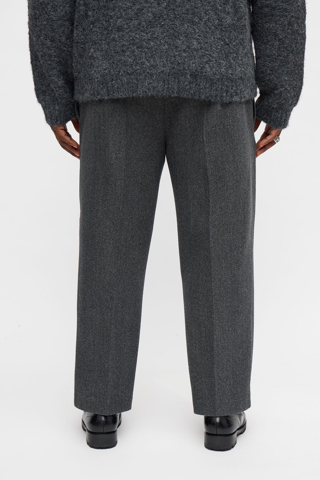 Midtown Relaxed Pant - Charcoal
