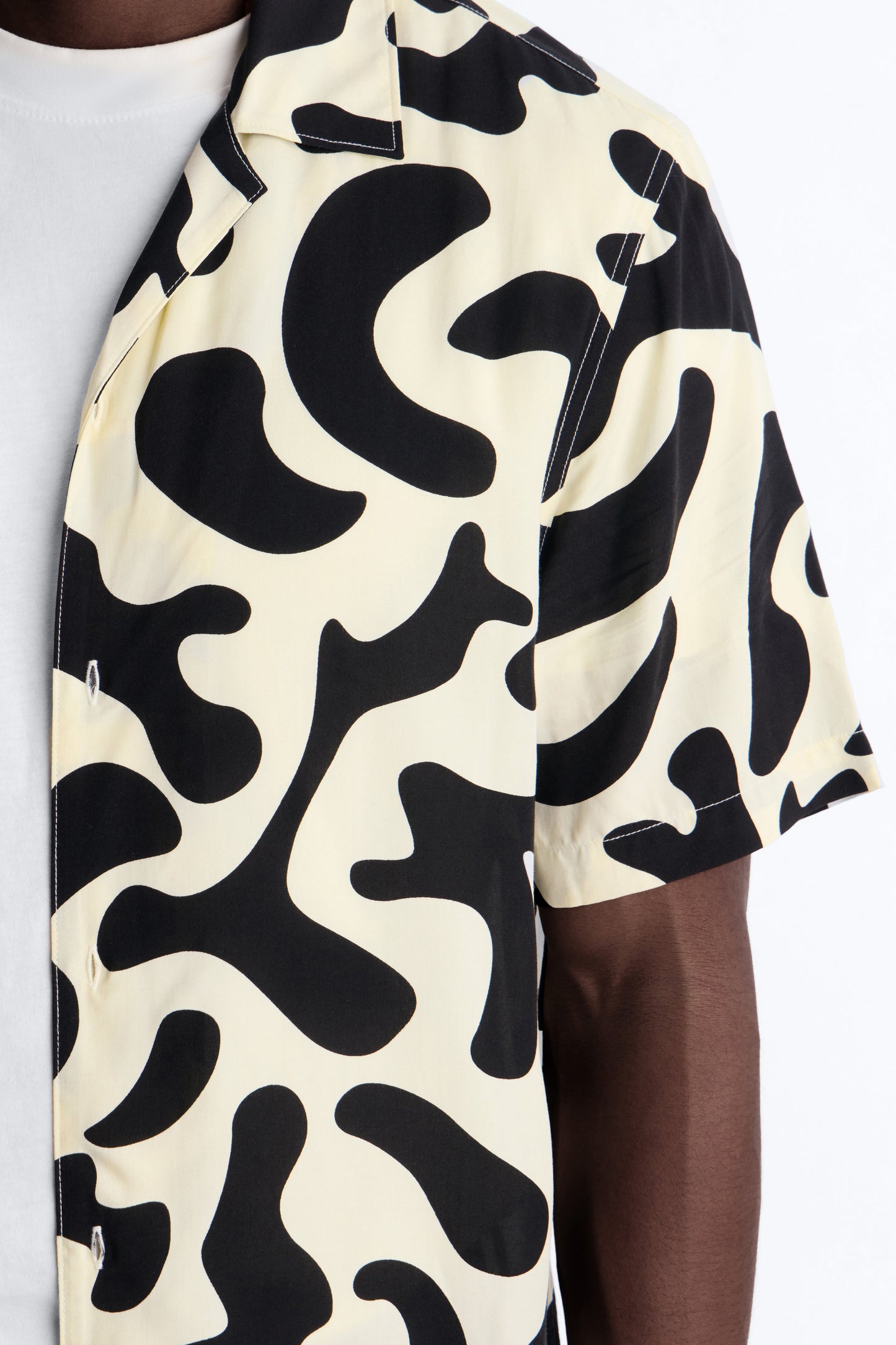 Bold Metric Cuban Shirt - Black