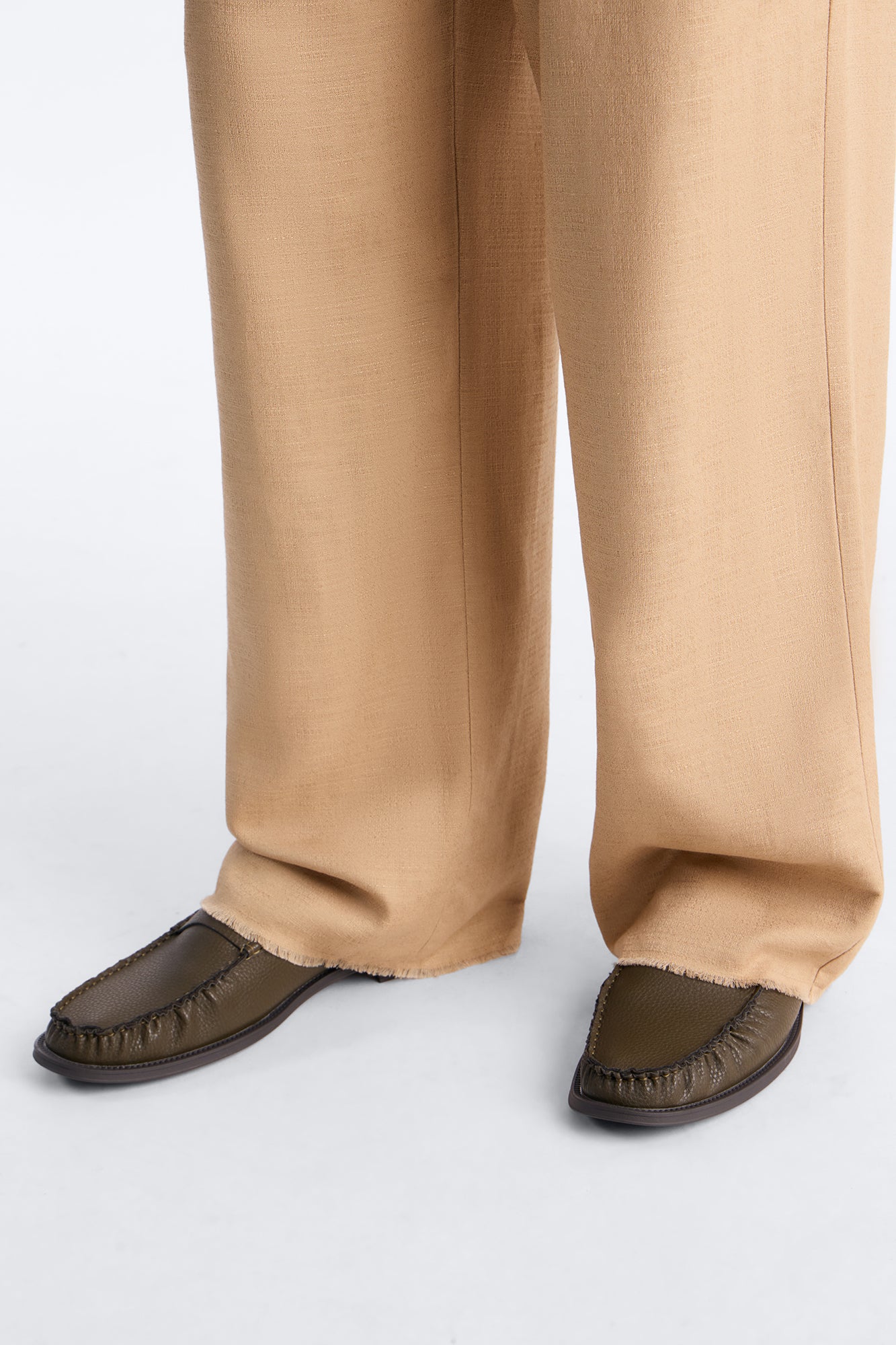 Pebble Texture Faux Leather Pleated Toe Loafer - Olive