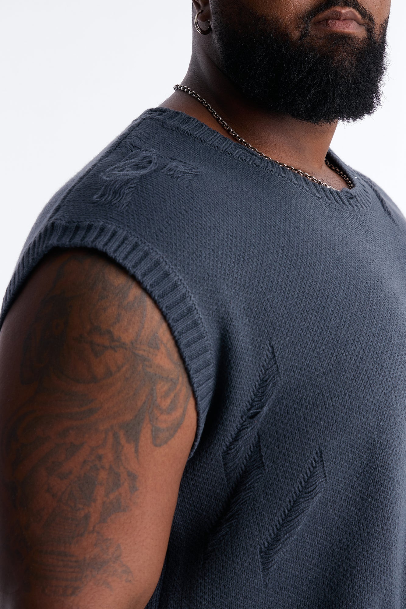 Shredline Desgastado Frayed Sweater Vest - Olive