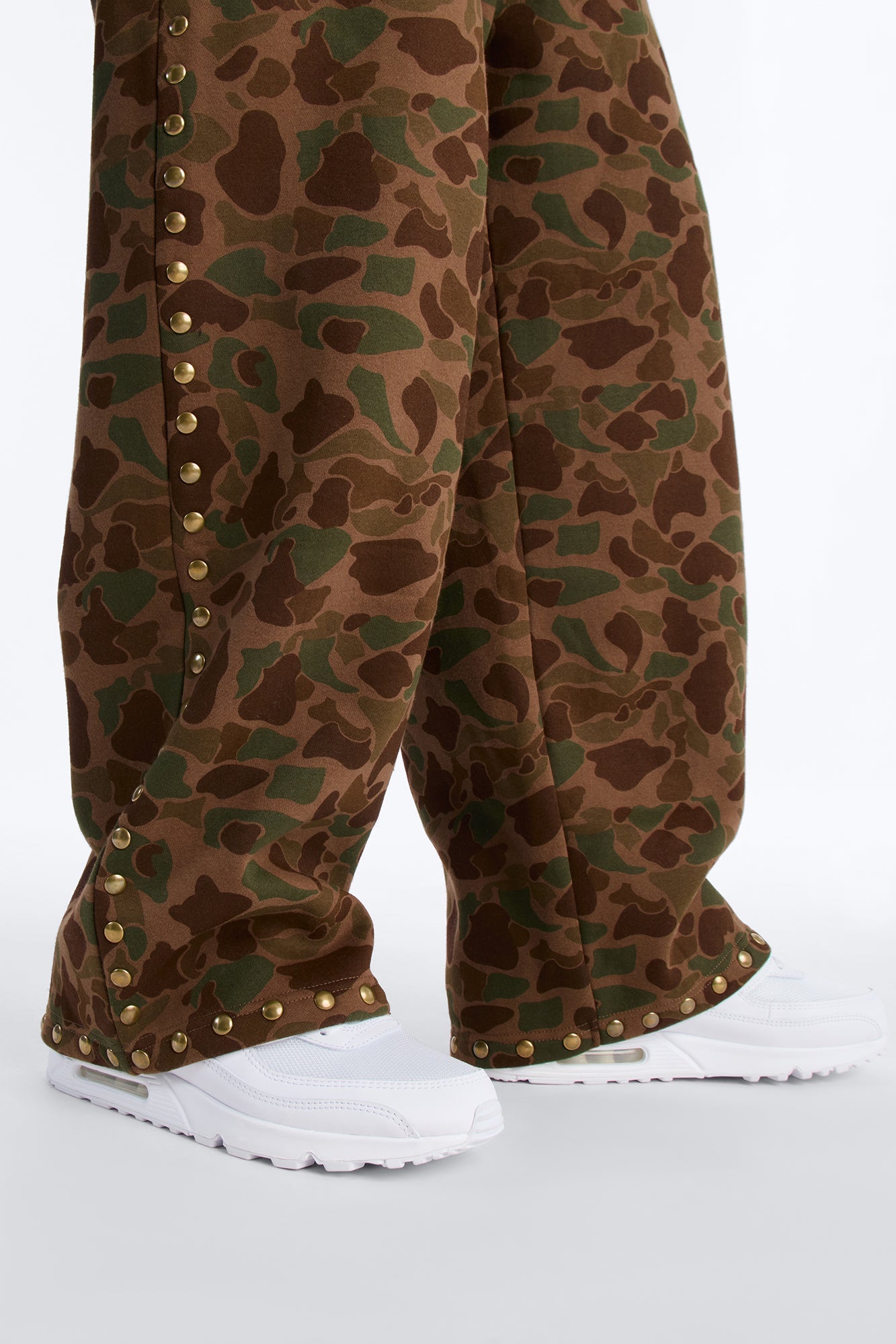 Baggy Frontline Studded Camo Sweatpants - Camouflage