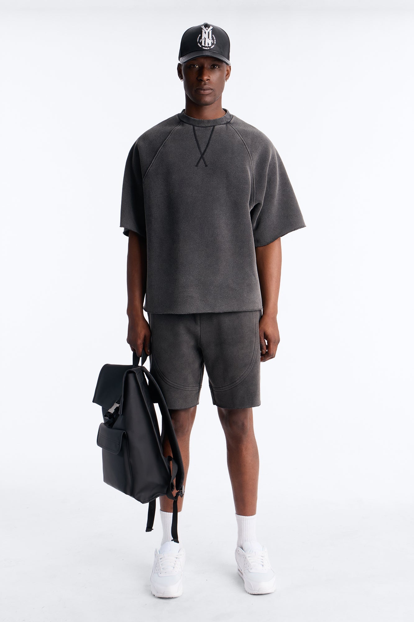 Washed Raw Edge Baggy Sweatshort - Black Wash