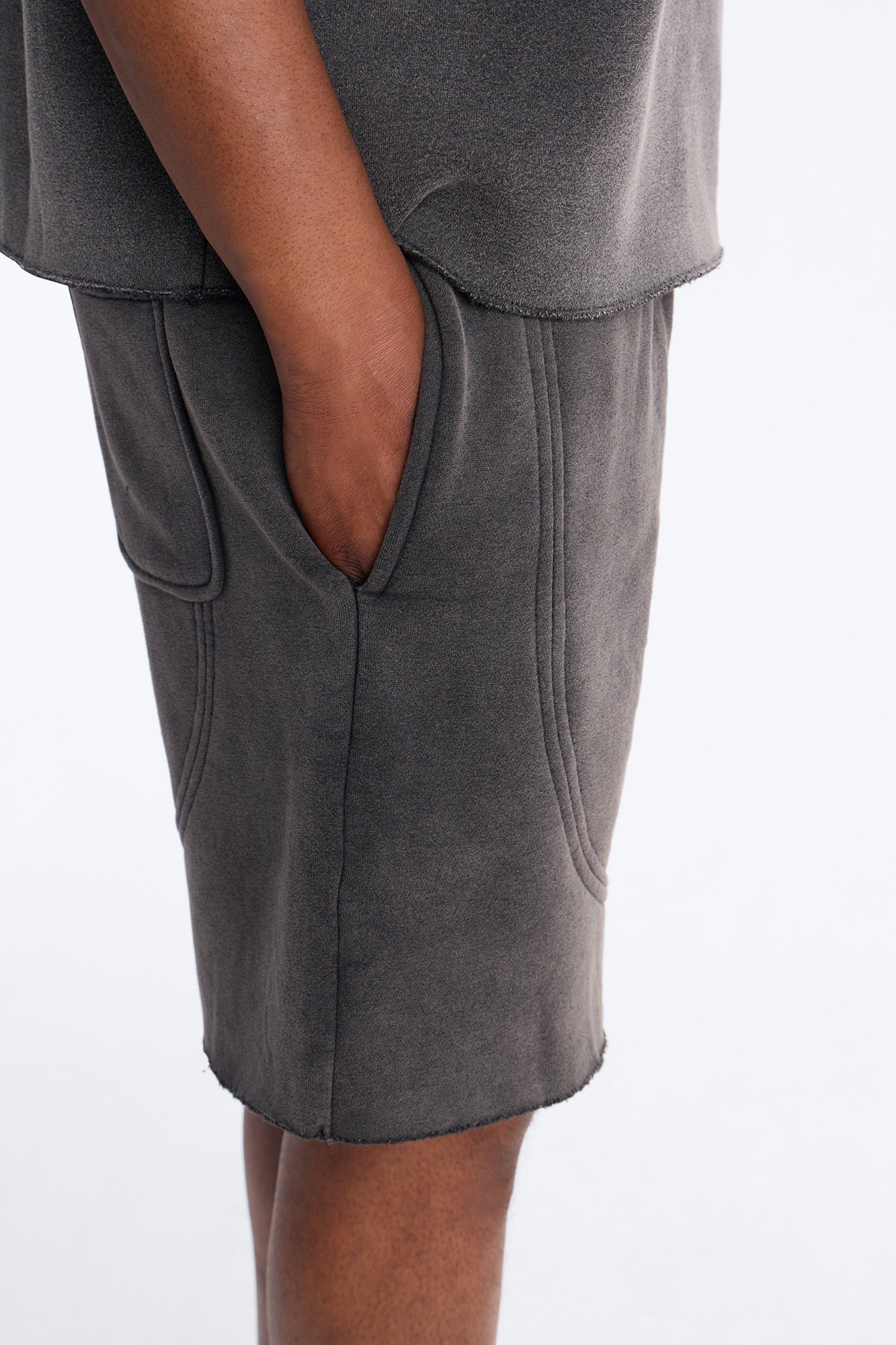 Washed Raw Edge Baggy Sweatshort - Black Wash