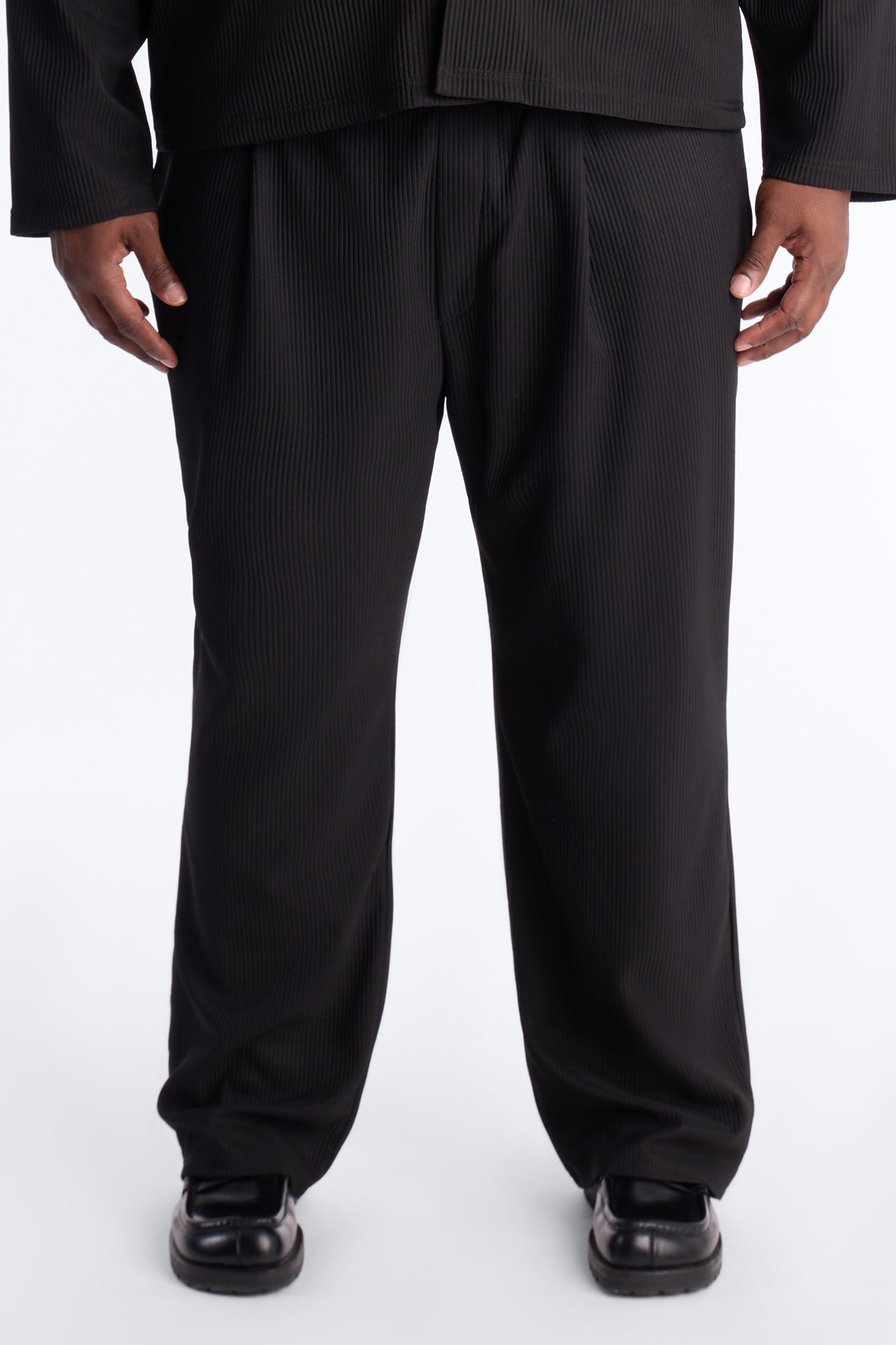Show Up Straight Pleated Casual Trouser - Black