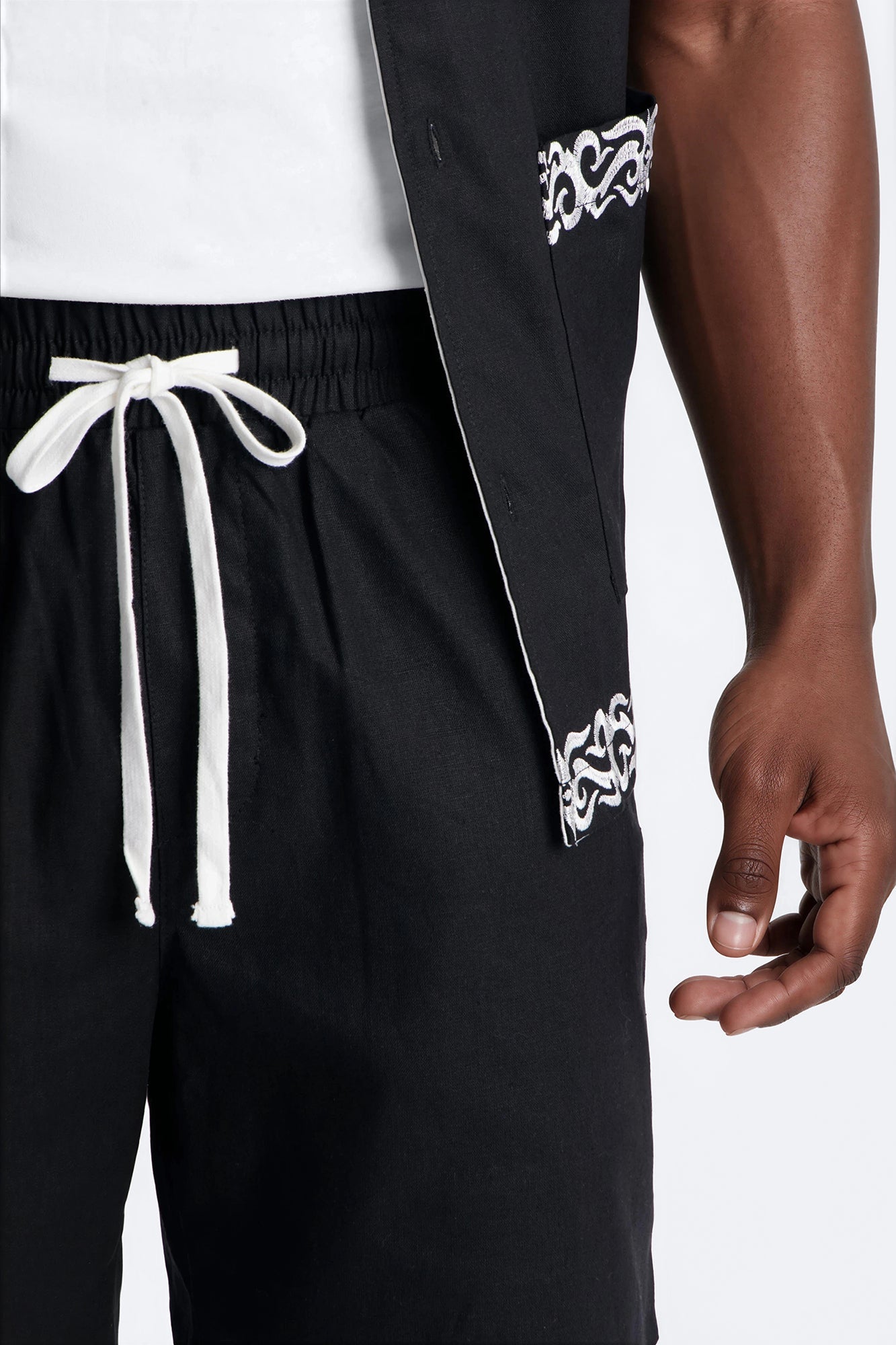 Relaxed Coastal Isla Short - Black