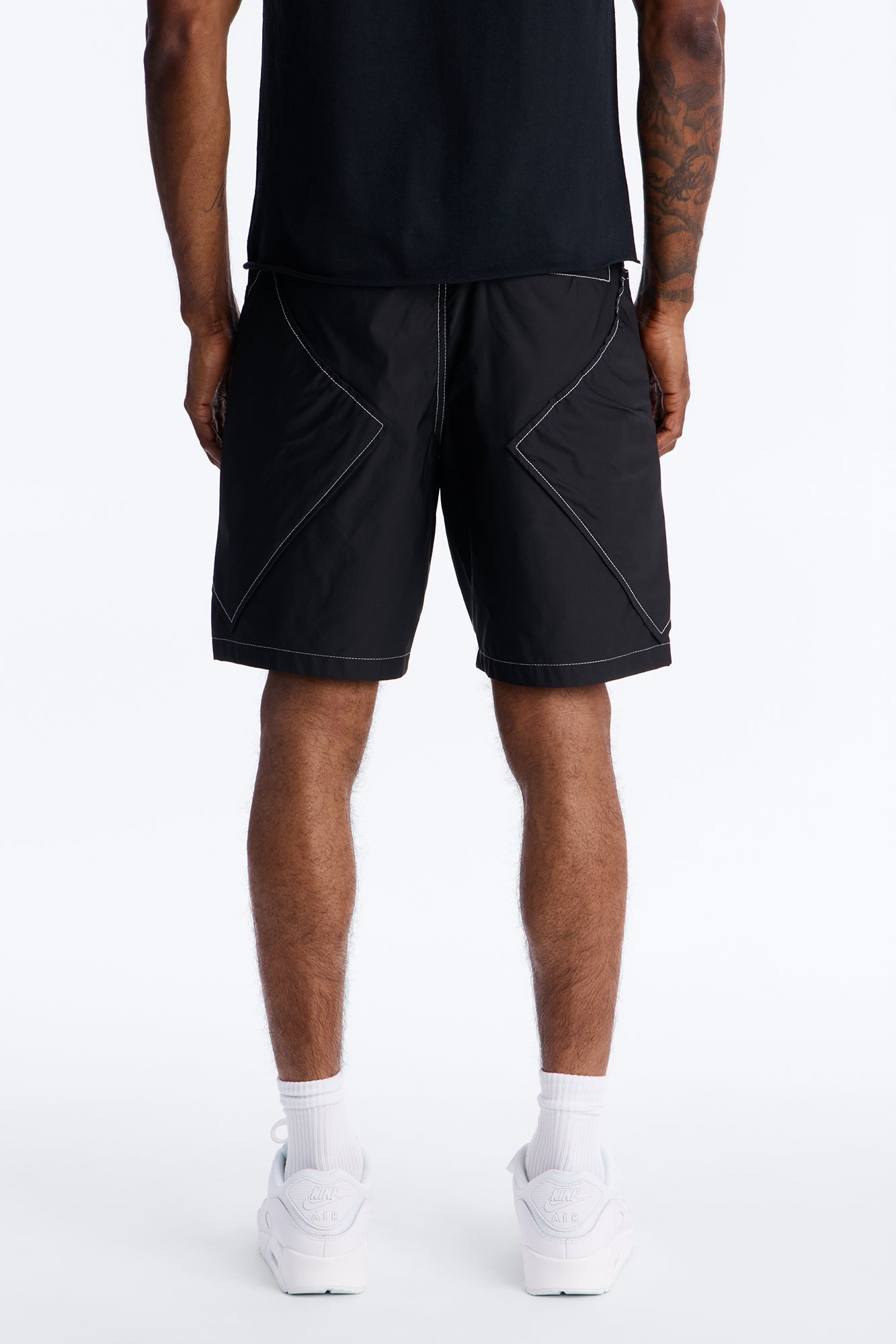 Relaxed Diamond Appeal Contrast Thread Short - Black