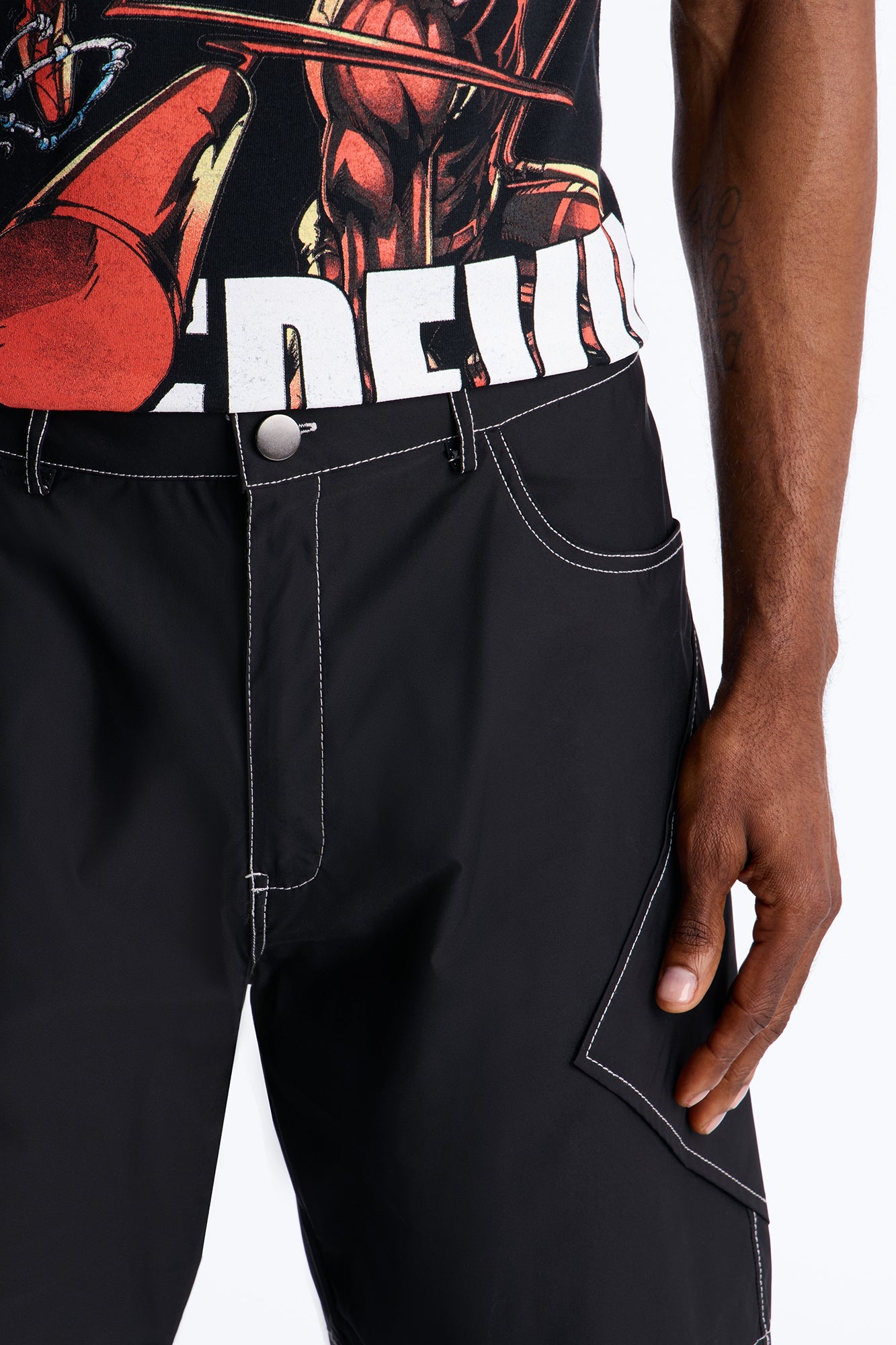 Relaxed Diamond Appeal Contrast Thread Short - Black