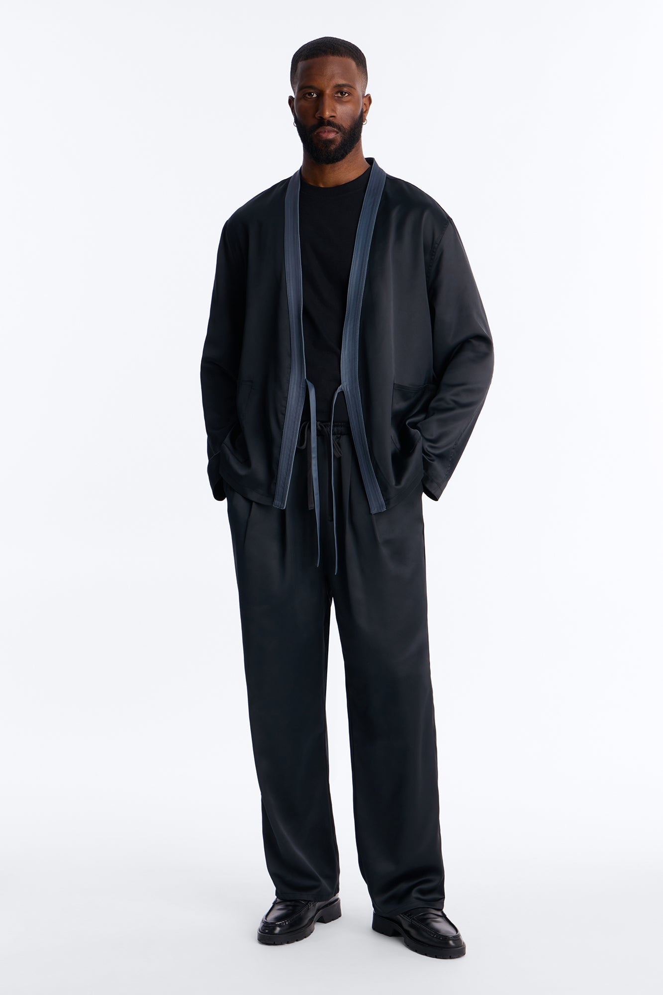 Relaxed Liquid Shadow Pleated Trouser - Black