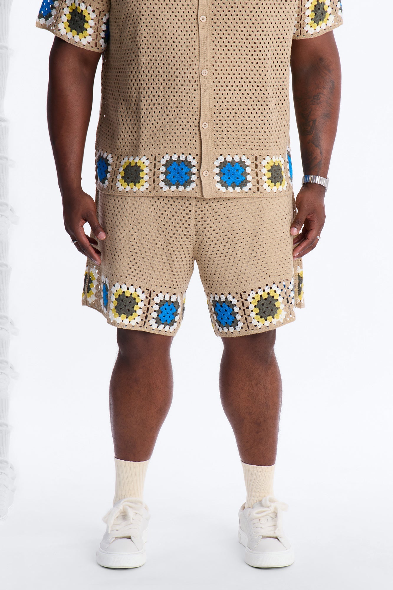 Relaxed Daisy Daze Crochet Short - Tan