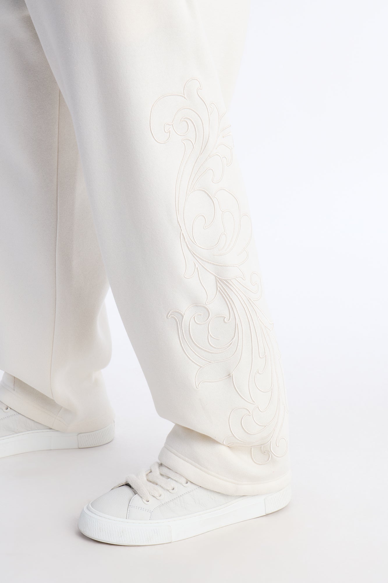 Embroidery Fleur Straight Sweatpants - Cream