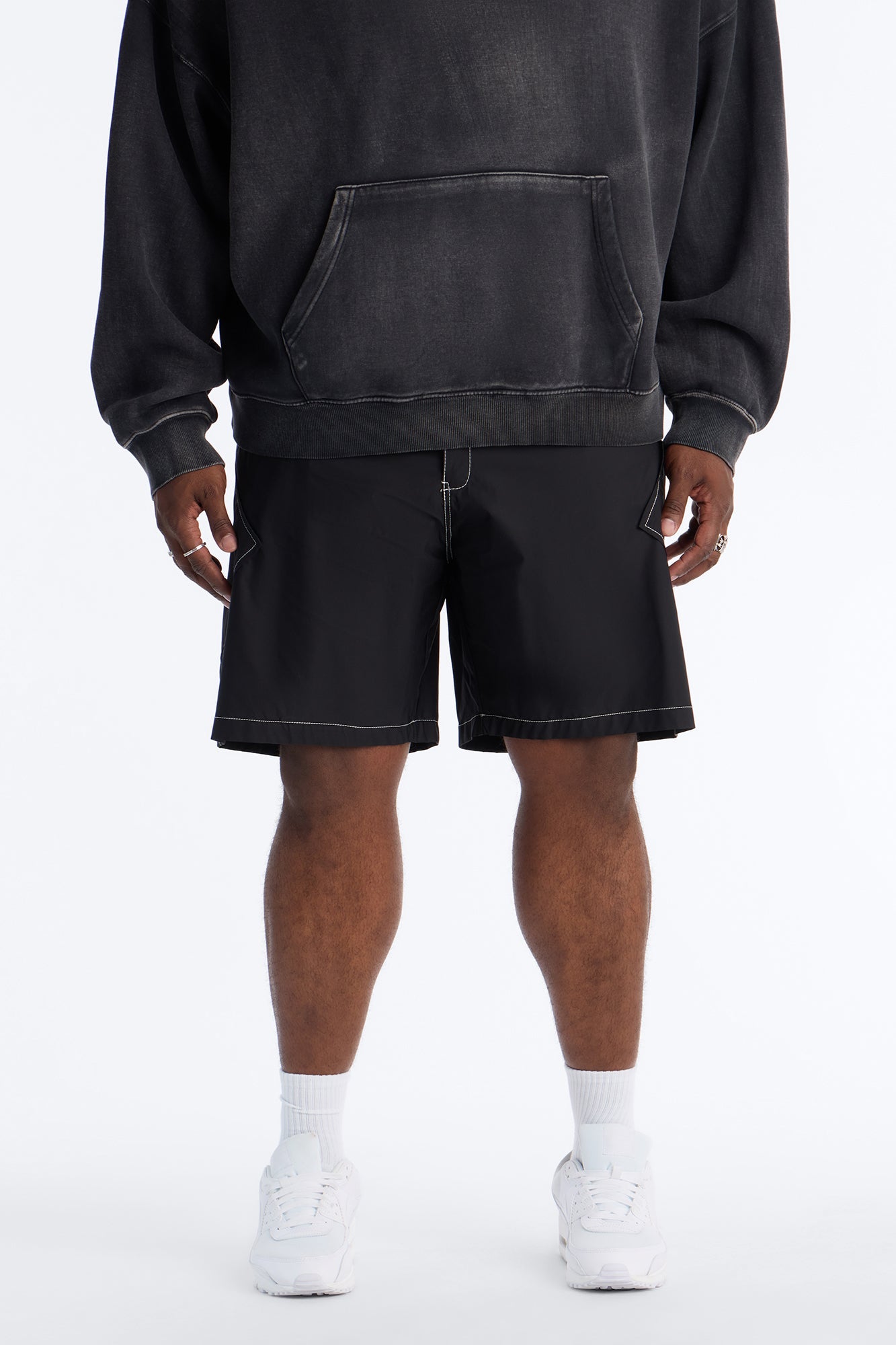 Relaxed Diamond Appeal Contrast Thread Short - Black