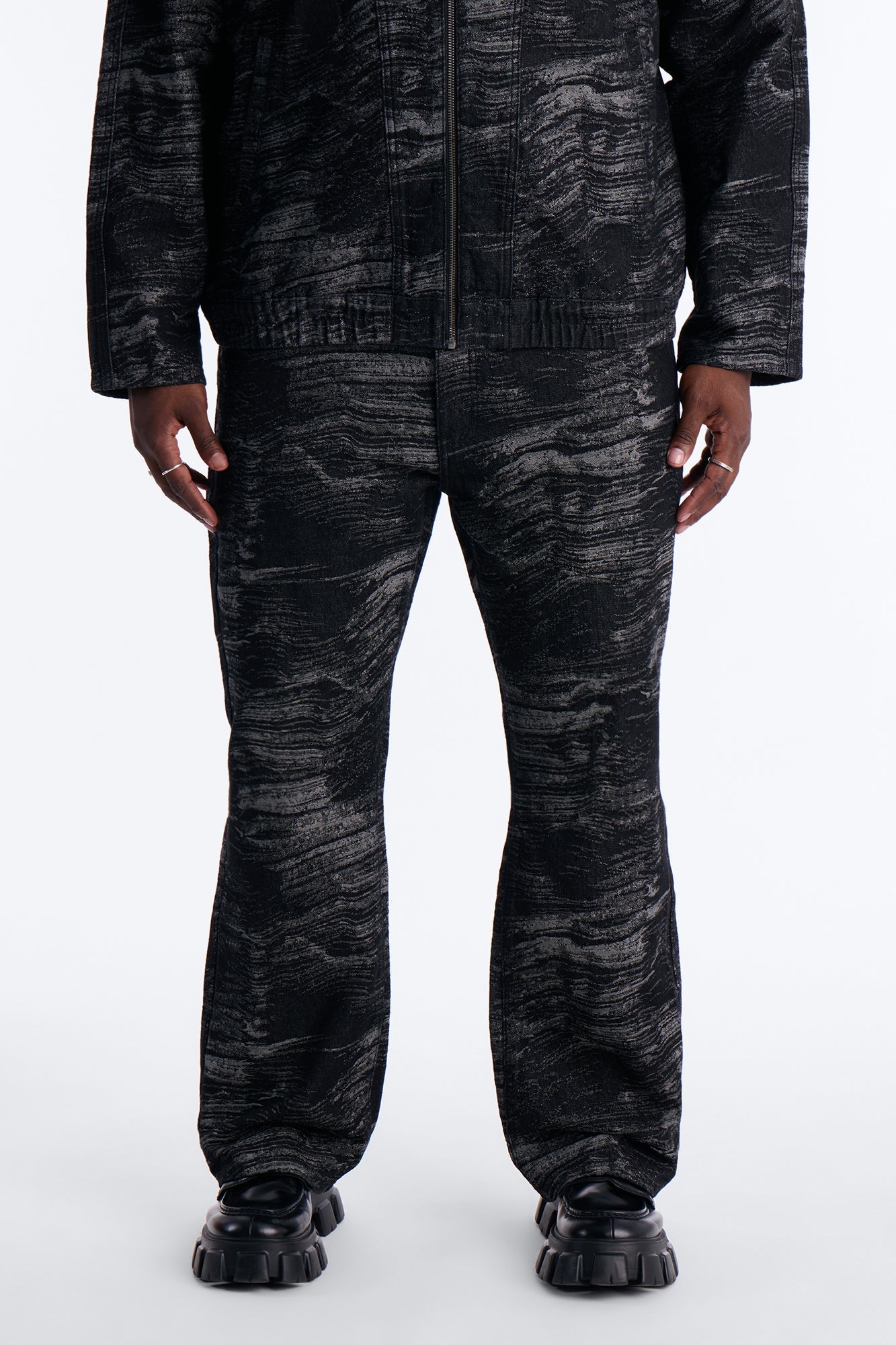 Straight Flare Jacquard Waves Jean - Black Wash