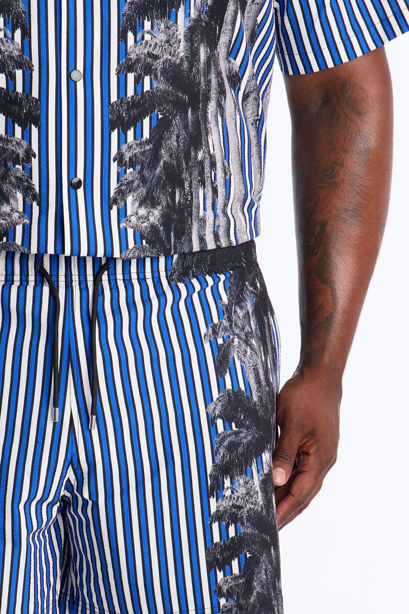 Palm Haven Striped Seersucker Swim Trunk 6″ - Blue