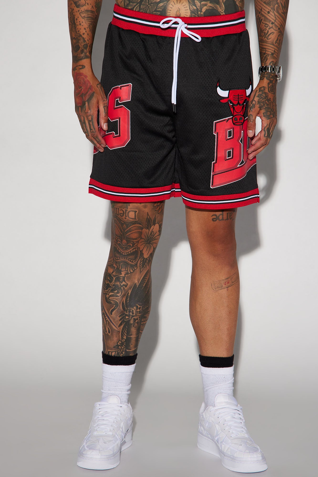Bulls Step Back Mesh Shorts - Black