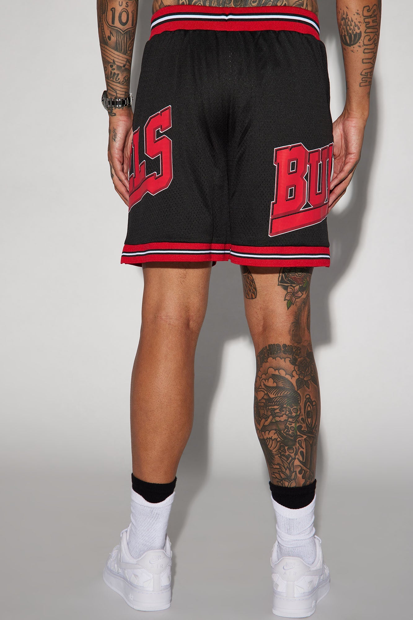 Bulls Step Back Mesh Shorts - Black